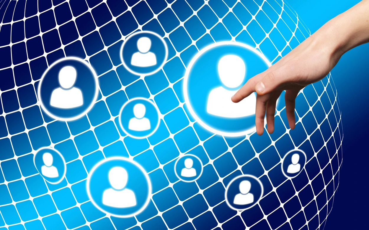 Как CRM помогает крупному бизнесу выстраивать стратегические отношения с
клиентами