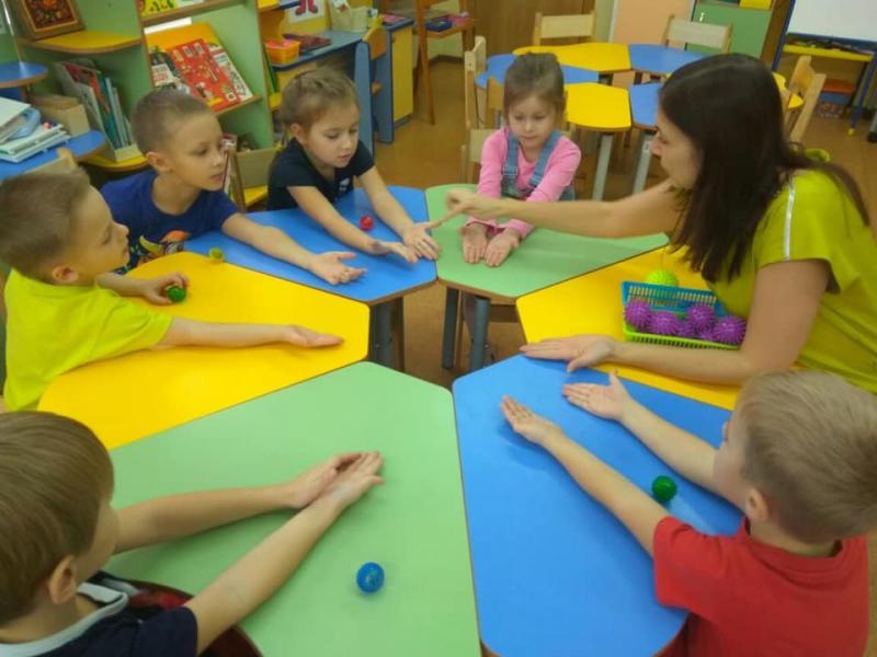 В школе №2065 детей учат выражать эмоции