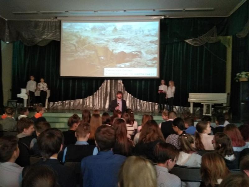 Дети проводят уникальные уроки истории в родной школе №1354