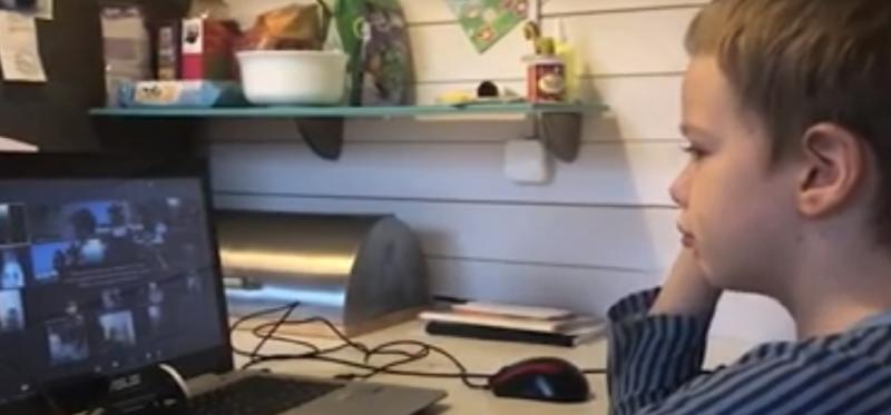 Не просить маму сварить пельмени! Школьники придумали новые правила дистанционных уроков.