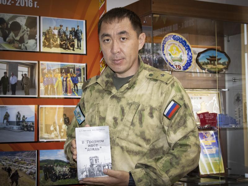 В День защиты детей Росгвардейцы Республики Алтай провели онлайн экскурсию по музею ОМОН