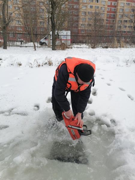 Толщина льда на водоемах Подмосковья достигла полуметра