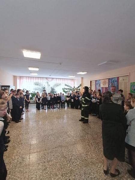 Ступинские пожарные провели урок безопасности для школьников