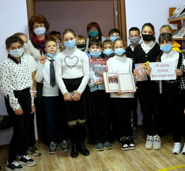 «Все мы разные, а Россия одна».