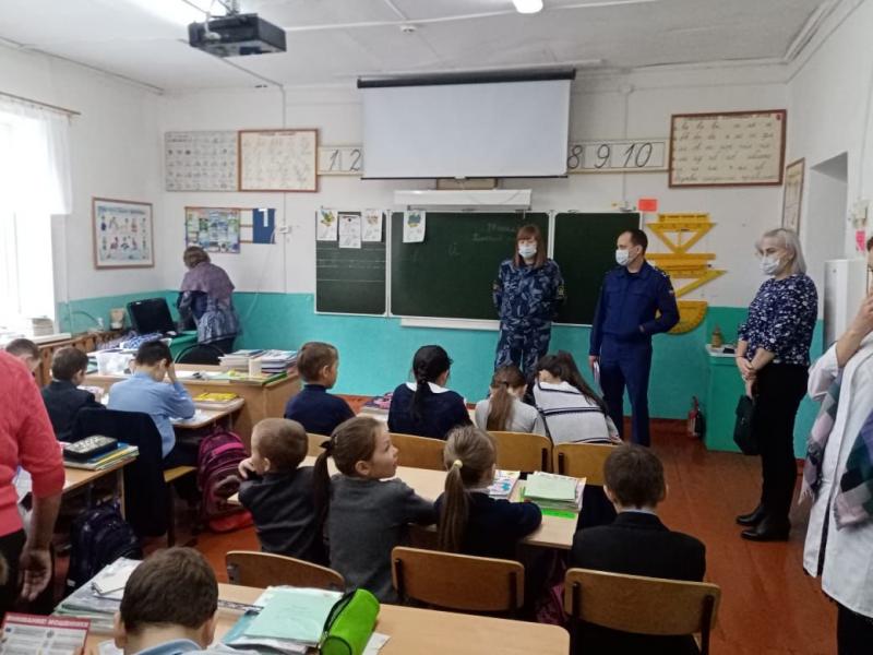 Сотрудники уголовно-исполнительной инспекции по Урмарскому району оказывают несовершеннолетним правовую помощь