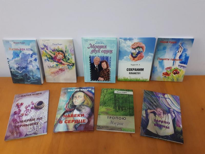 «Женской поэзии мир необъятный»