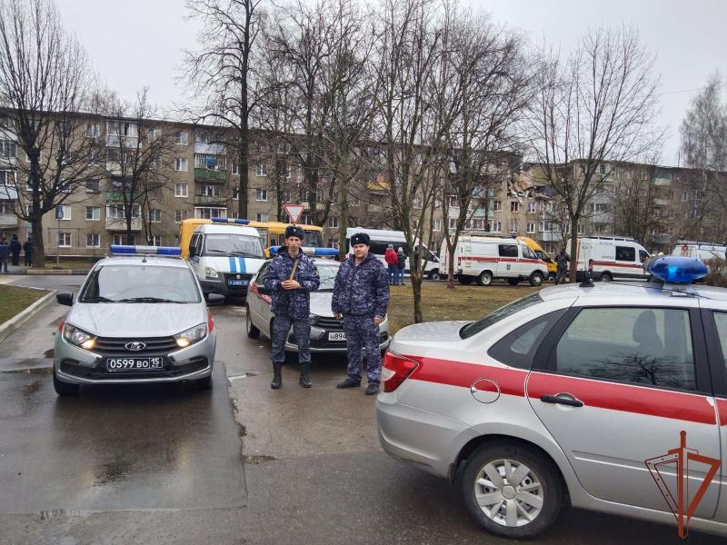 Сотрудники Росгвардии спасли пострадавшую из-за взрыва газа в Подмосковье женщину