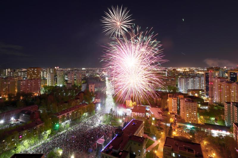 День Победы в Реутове завершился красочным салютом