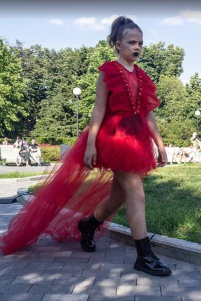 «Красная королева» посетила сад имени Баумана