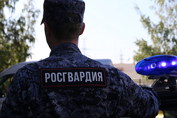 Орловские росгвардейцы задержали хулигана, повредившего автотранспорт на парковке