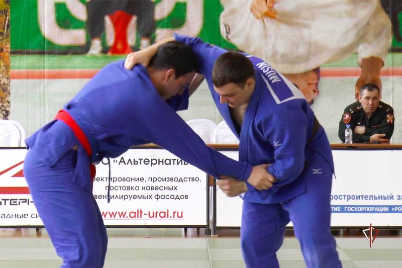 Ямальские росгвардейцы завоевали золотую и бронзовые медали Чемпионата по дзюдо Уральского округа войск национальной гвардии (ВИДЕО)