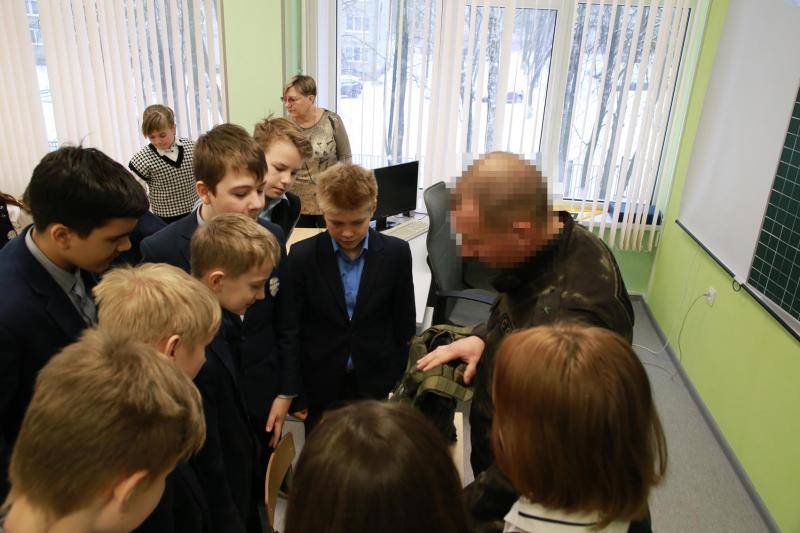 В Мордовии сотрудник спецназа Росгвардии провели урок мужества