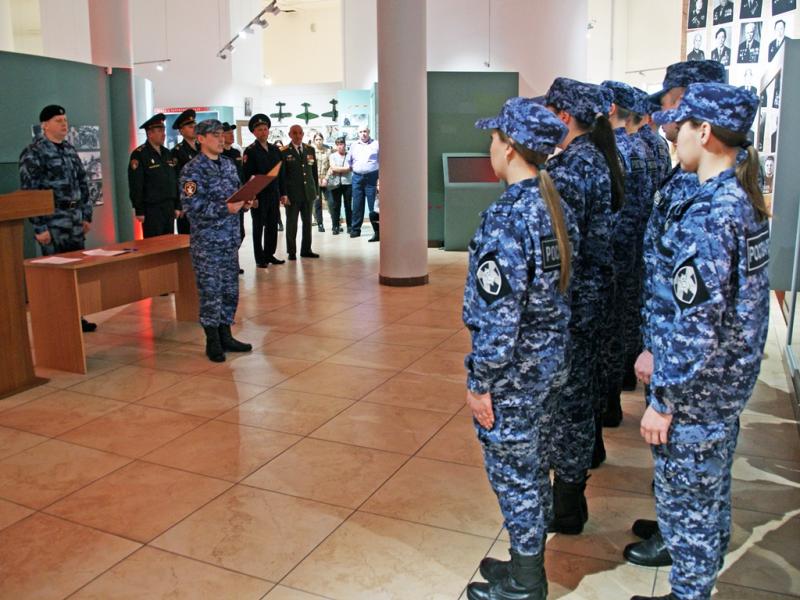 Молодые сотрудники подразделений Росгвардии по Хакасии приняли присягу
