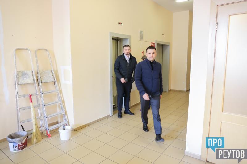 В Реутове отремонтируют еще 137 подъездов