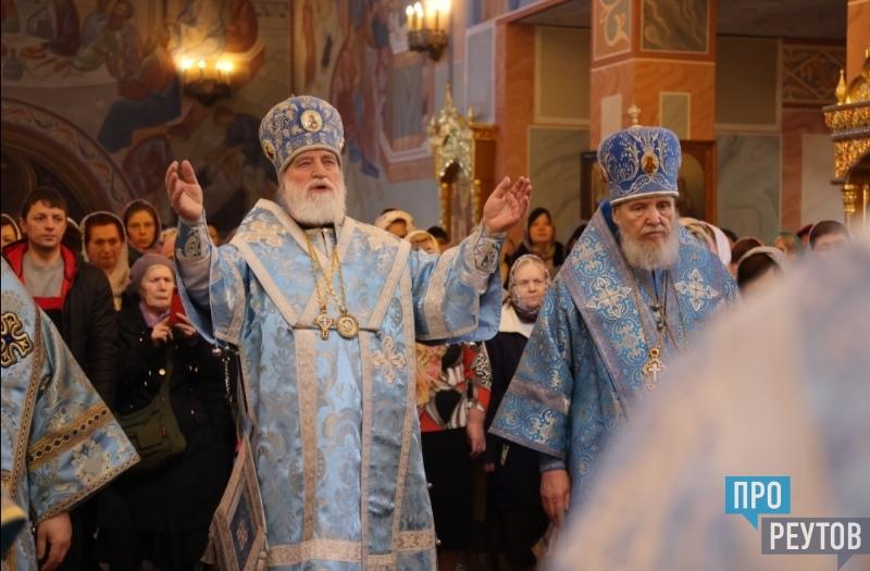 Митрополит Крутицкий и Коломенский Павел побывал в Троицком храме