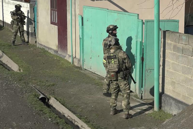 В Ингушетии при участии СОБР и ОМОН Росгвардии задержаны подозреваемые в незаконном обороте оружия