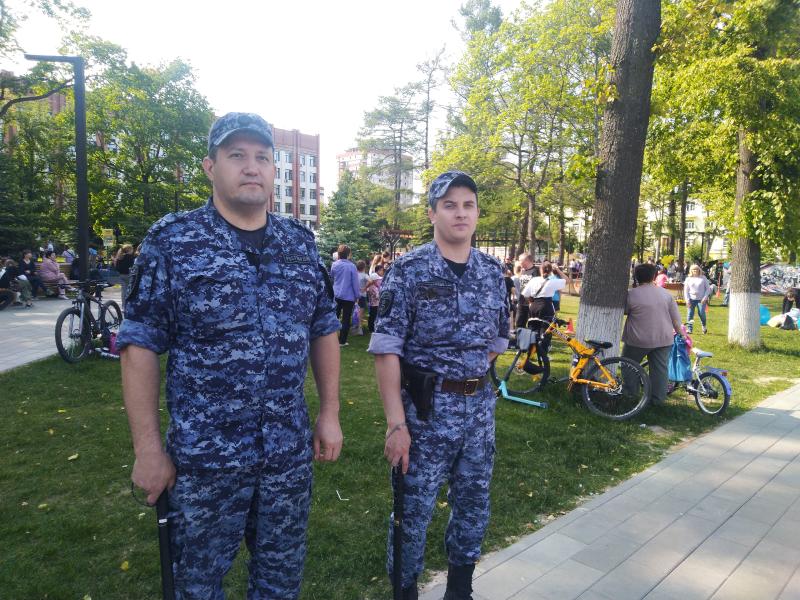 Ступинские сотрудники Росгвардии приняли участие в обеспечении безопасности общественного порядка и общественной безопасности в праздновании дня защиты детей.