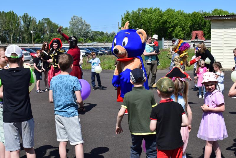 В Курске росгвардейцы организовали праздник для детей