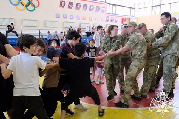 В ДАГЕСТАНЕ РОСГВАРДЕЙЦЫ ПРОВЕЛИ ДЛЯ ДЕТЕЙ С ОГРАНИЧЕННЫМИ ВОЗМОЖНОСТЯМИ ЗДОРОВЬЯ ПРАЗДНИЧНОЕ МЕРОПРИЯТИЕ