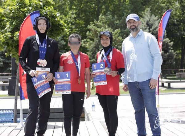 СОТРУДНИЦА РОСГВАРДИИ В ДАГЕСТАНЕ ЗАНЯЛА ПЕРВОЕ МЕСТО НА ПОЛУМАРАФОНЕ «ЗАБЕГ. РФ»