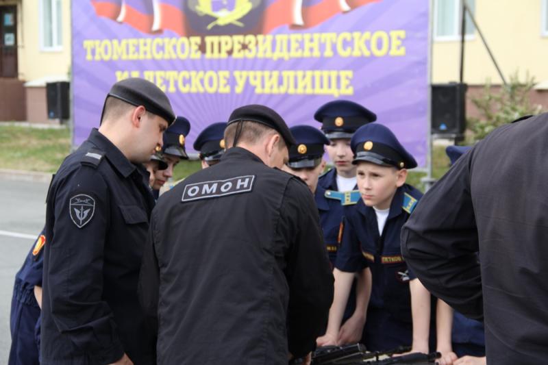 Начальник территориального управления Росгвардии поздравил Тюменское президентское кадетское училище с 10-летним юбилеем