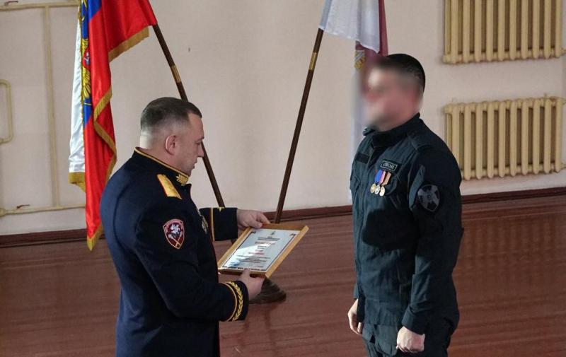 В День образования ОМОН и ОМОН (на транспорте) в Воронеже отличившихся сотрудников спецподразделений отметили медалями, почетными грамотами и благодарностями