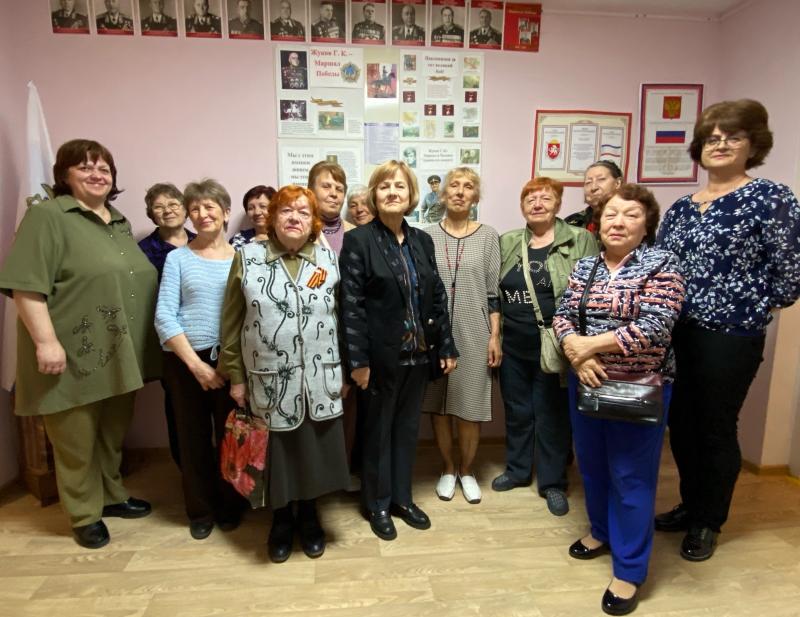 Литературно-поэтический час  «Ушла на фронт ещё девчонкой...»