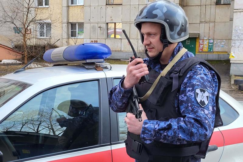 Росгвардейцы задержали предполагаемого виновника в хищении инструментов из реконструирующегося объекта культуры