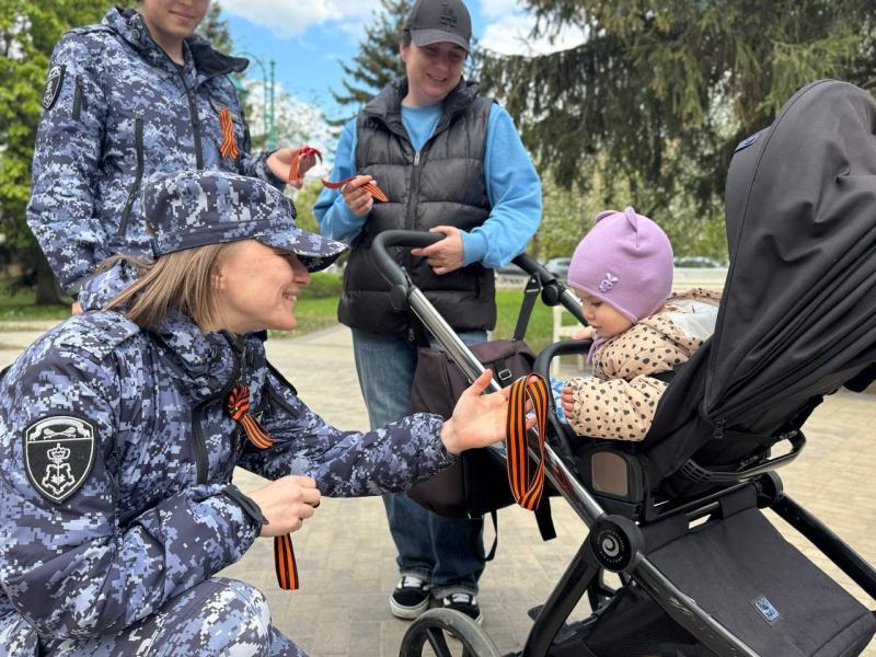 Акцию «Георгиевская ленточка» поддержали росгвардейцы в Подмосковье
