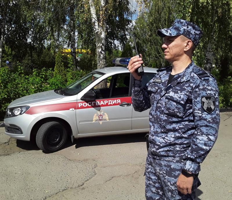 Росгвардейцы задержали мужчину по подозрению в краже товаров из супермаркета в Тамбове