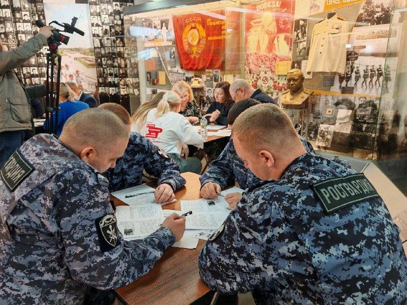 Ярославские росгвардейцы написали «Диктант Победы» на главной площадке города