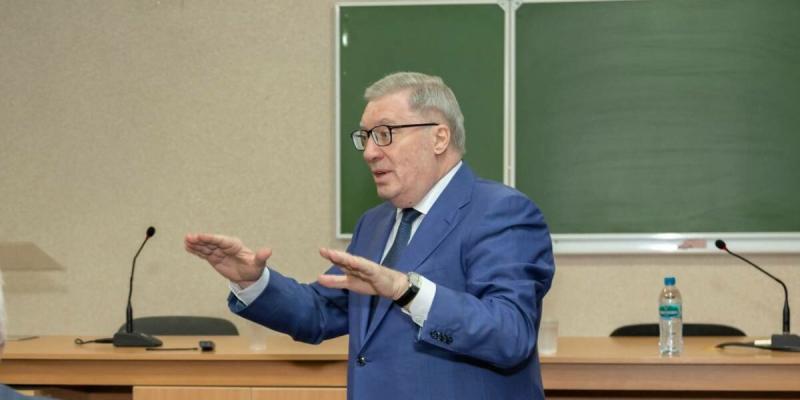 Виктор Толоконский: Строительные компании Сибири можно поддержать госзаказами