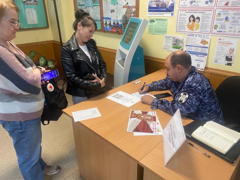 Росгвардейцы приняли участие в «Ярмарке вакансий» в Челябинске