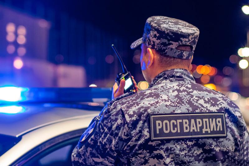 Росгвардейцы вернули матери 12-летнего сына, пытавшегося уехать без разрешения в другой город