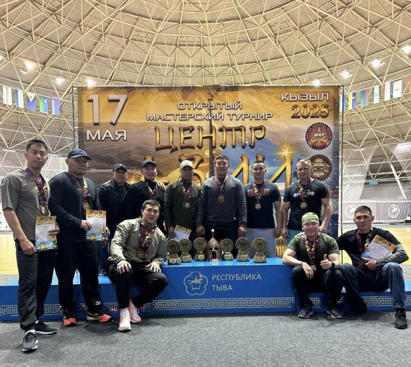 Сотрудники ОМОН «Адыг» успешно выступили на турнире по пауэрлифтингу и силовому двоеборью в Туве