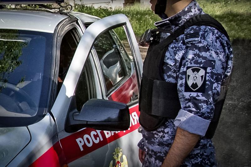 В Кузбассе росгвардейцы вернули домой заблудившуюся горожанку с проблемами здоровья