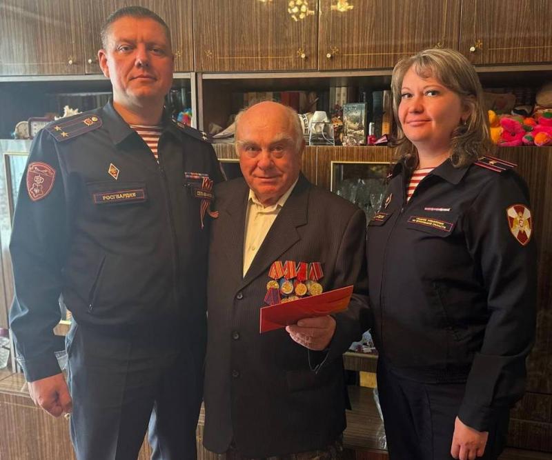 Подмосковные росгвардейцы поздравили ветеранов Великой Отечественной войны