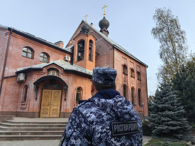 Росгвардейцы обеспечили безопасность на церковном празднике «Радоница»