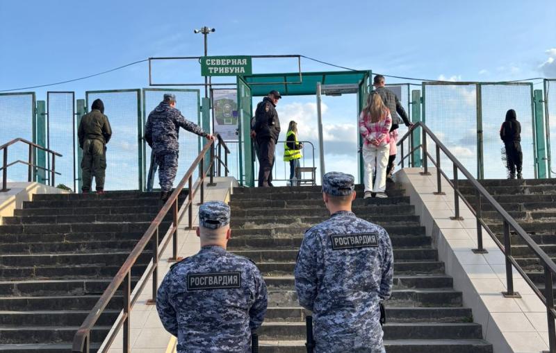 Росгвардейцы обеспечили правопорядок на футбольном матче