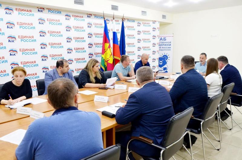 Депутат ЗСК Виктор Тепляков обсудил возможность строительства спорткомплекса на Пластунке