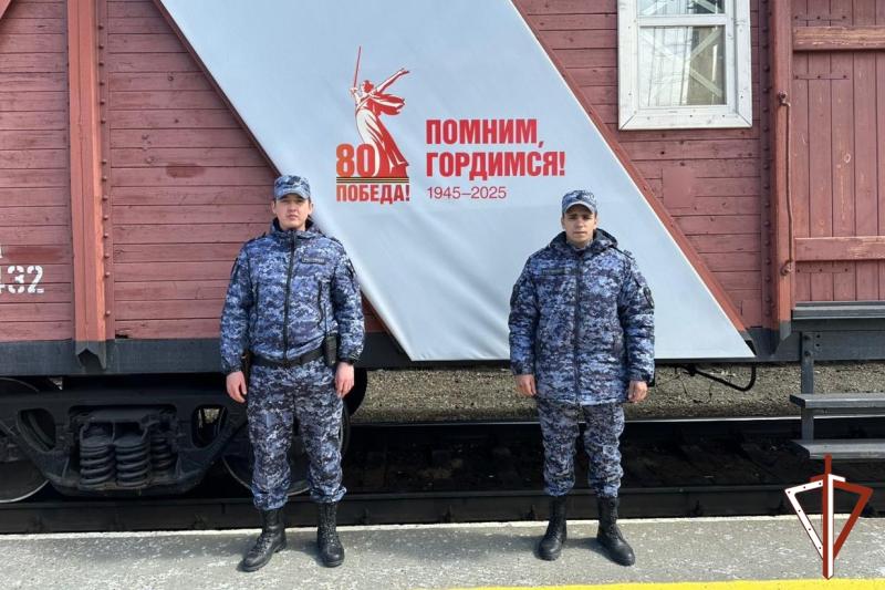 Сотрудники Управления Росгвардии по ХМАО – Югре во взаимодействии с коллегами из регионального УМВД России обеспечили безопасность прибытия 