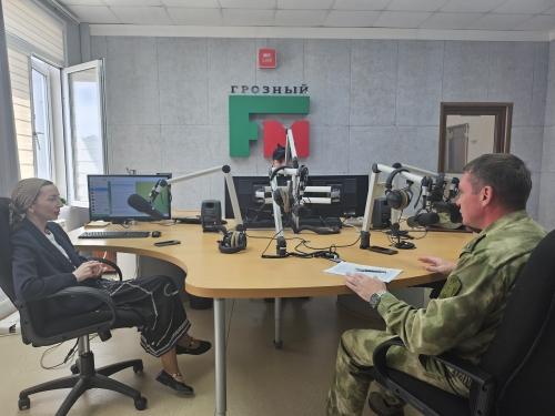 Росгвардеец выступил в прямом эфире регионального радио в Чеченской Республике