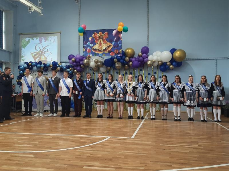 Торжественное вручение медалей выпускникам профильного класса Росгвардии состоялось в школе № 7 г. Биробиджана