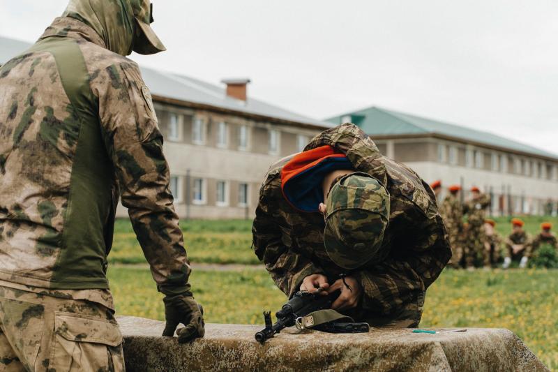 Росгвардейцы Кузбасса продолжают готовить школьников к всероссийскому финалу игры «Зарница 2.0»