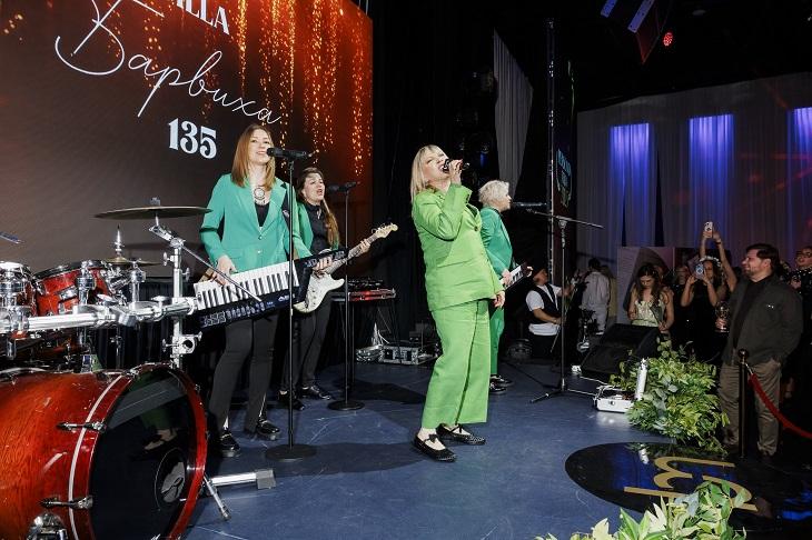 Группа «Комбинация» забрала статуэтку «Любимая группа нескольких поколений» на премии «PERSONO года»