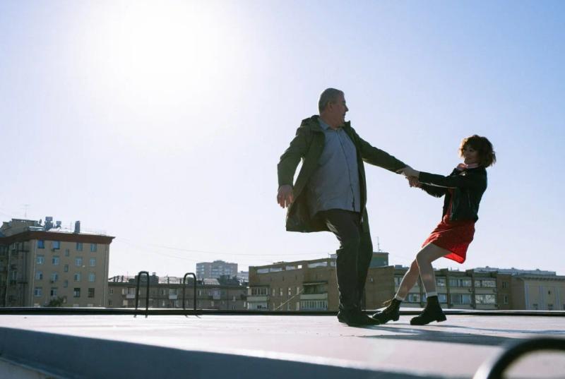 «Я свободен»: студия SVERDЛOVSK и телеканал ТНТ закончили съёмки пилота драмеди с Александром Робаком