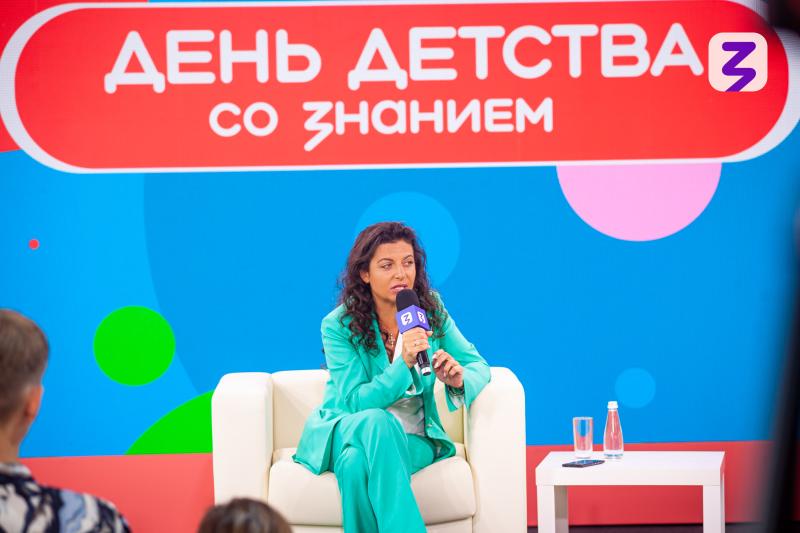 «Растите и становитесь хорошими людьми»: Маргарита Симоньян на «Дне Детства со Знанием» на ВДНХ