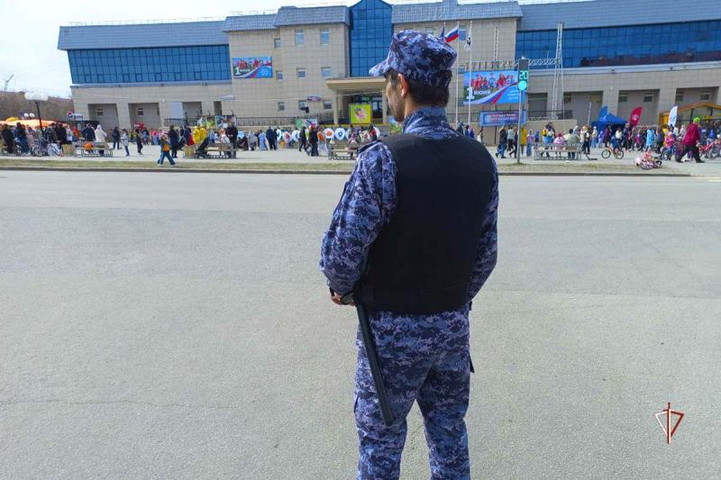 Росгвардия обеспечила безопасность праздничных мероприятий ко Дню защиты детей на Ямале