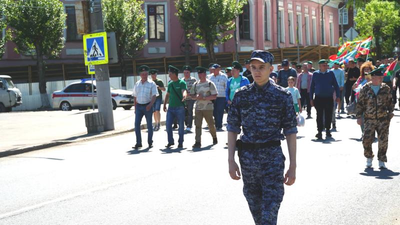 Кировские росгвардейцы обеспечили охрану общественного порядка во время массовых мероприятий в День пограничника