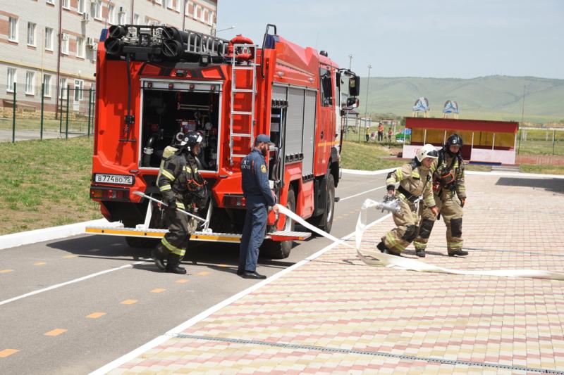 Росгвардия и МЧС провели совместное пожарно-тактическое занятие в Грозном